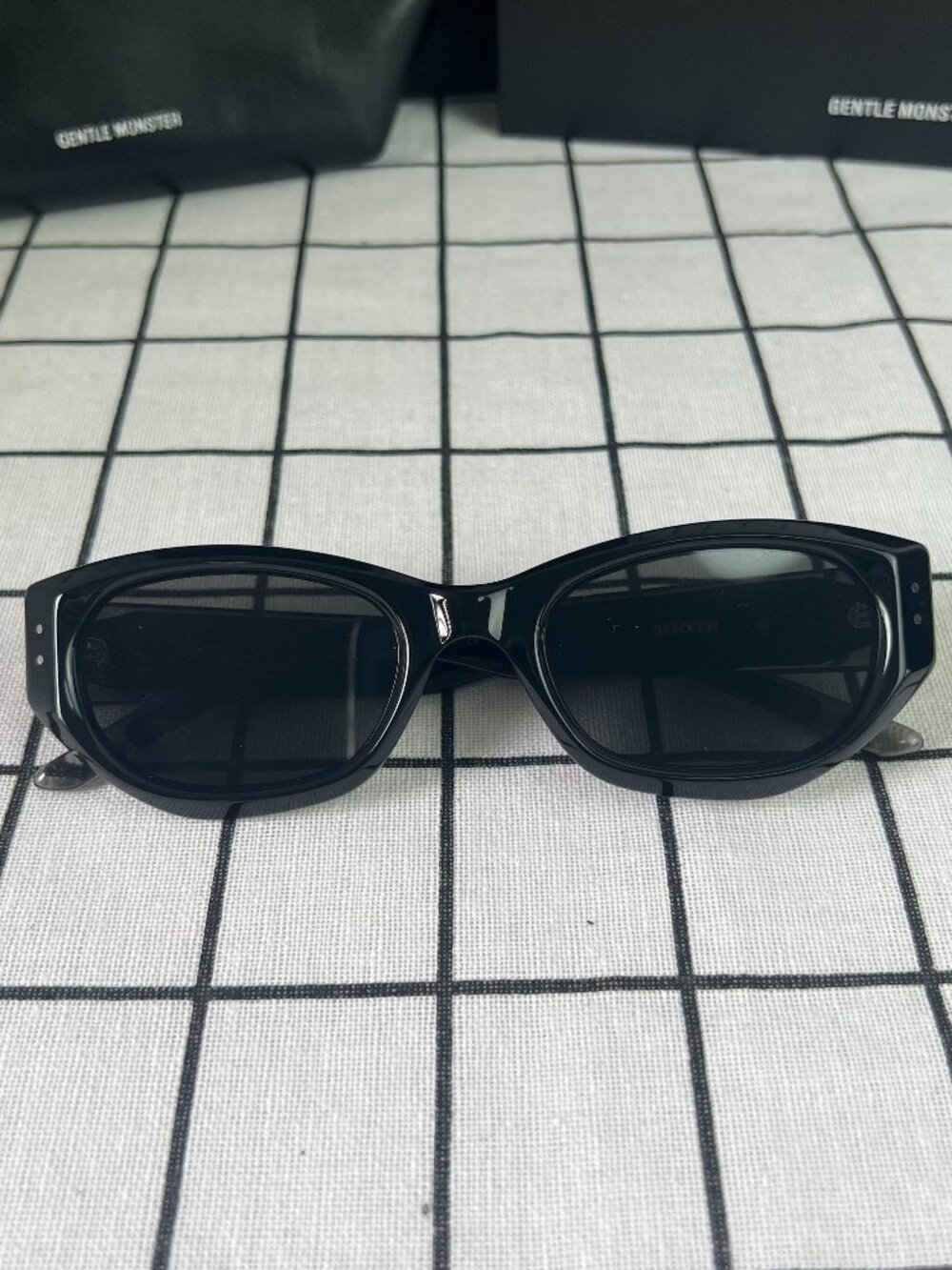 NWT GENTLE MONSTER Cat-eye Sunglasses in Black